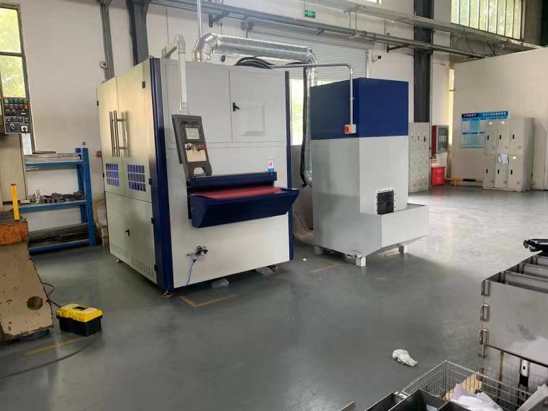 Wide-Belt Deburring Machine